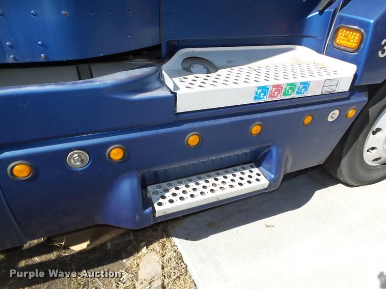 image for item DA0587 2001 Kenworth T600 semi truck