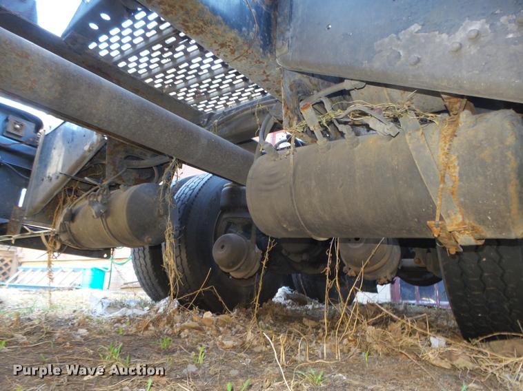 image for item DA0587 2001 Kenworth T600 semi truck