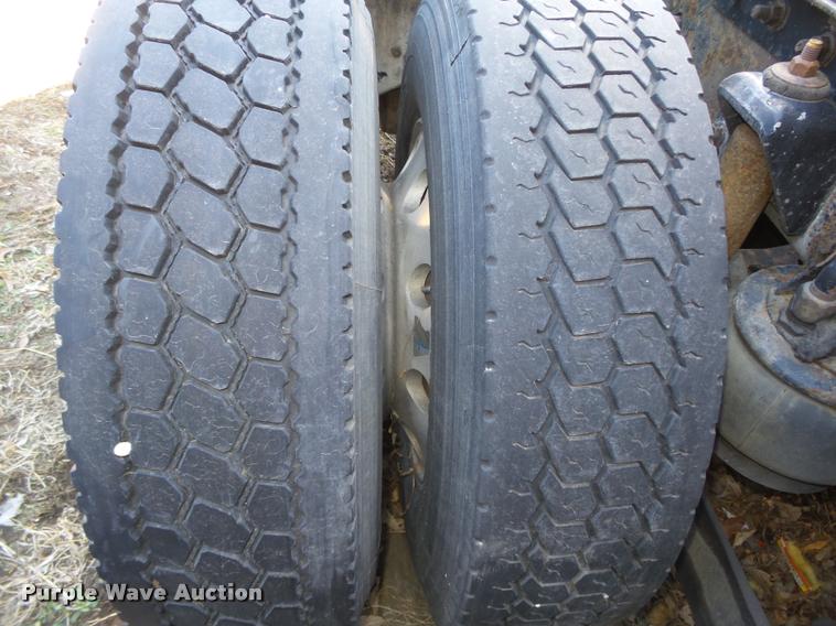 image for item DA0587 2001 Kenworth T600 semi truck