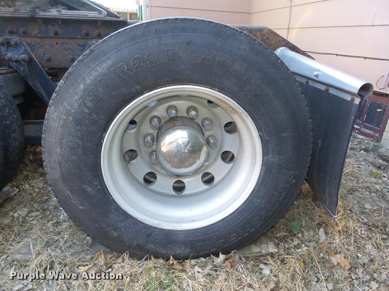 image for item DA0587 2001 Kenworth T600 semi truck