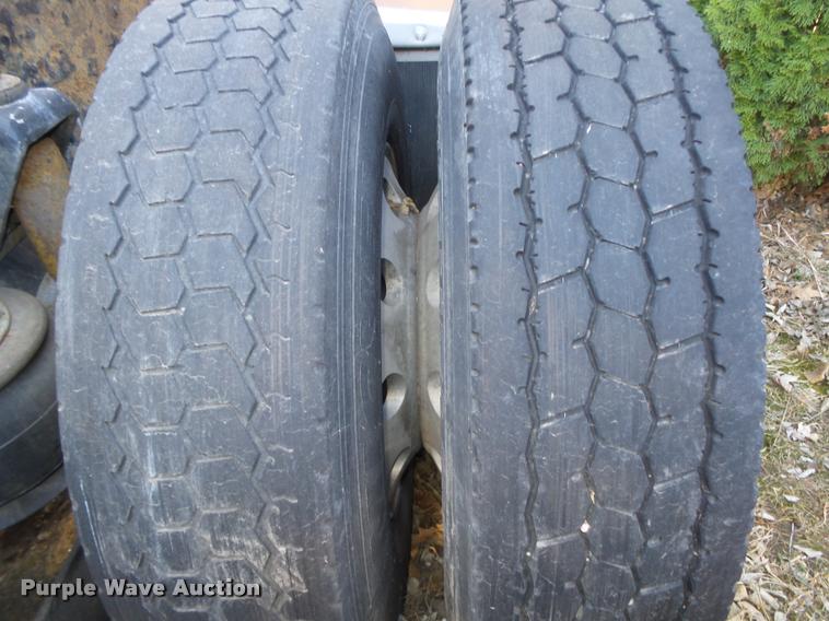 image for item DA0587 2001 Kenworth T600 semi truck