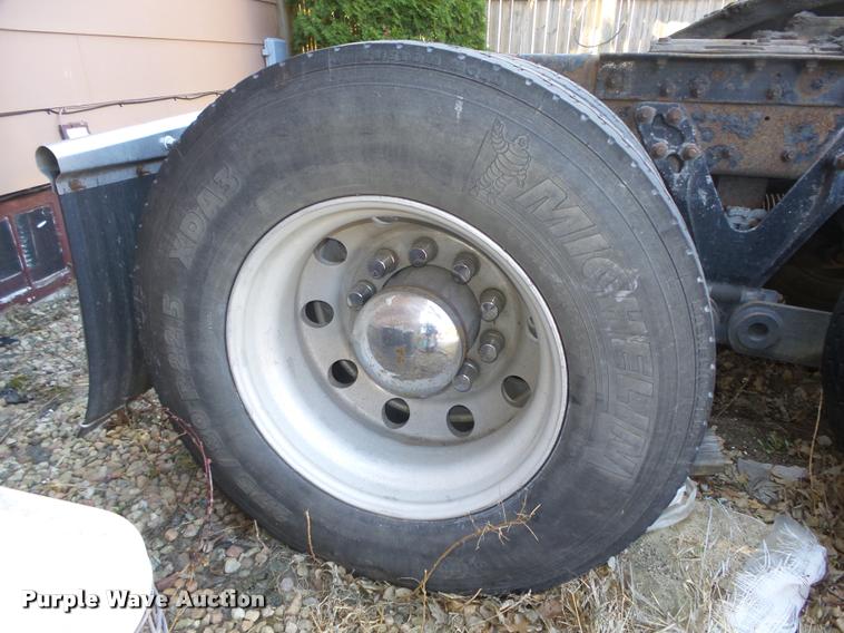 image for item DA0587 2001 Kenworth T600 semi truck