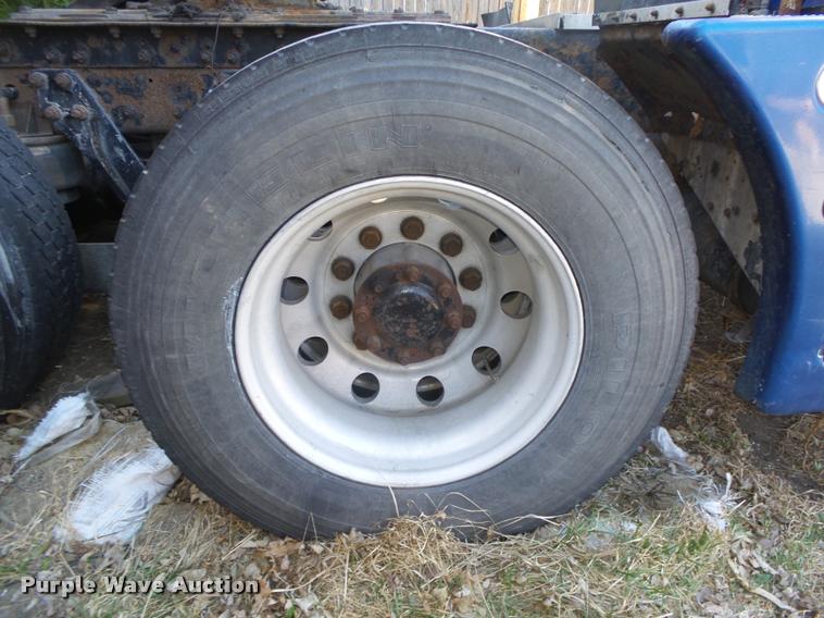 image for item DA0587 2001 Kenworth T600 semi truck