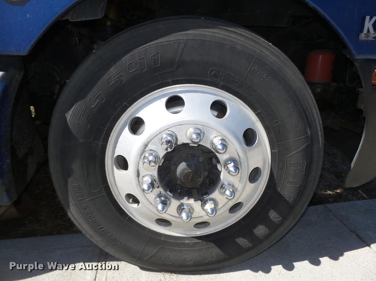 image for item DA0587 2001 Kenworth T600 semi truck