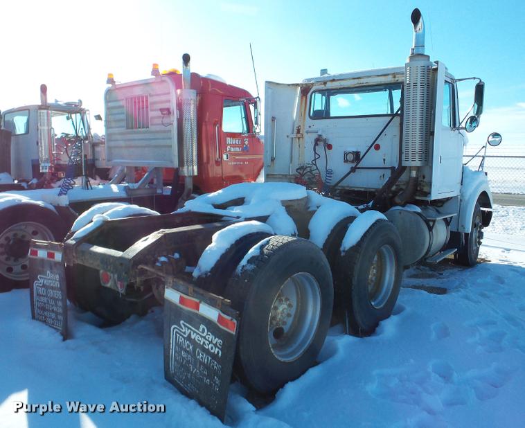 image for item DA1765 1989 Volvo WCM semi truck