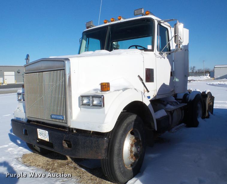 image for item DA1765 1989 Volvo WCM semi truck