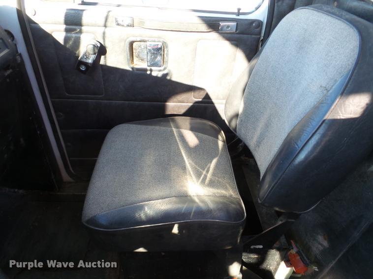 image for item DA1765 1989 Volvo WCM semi truck