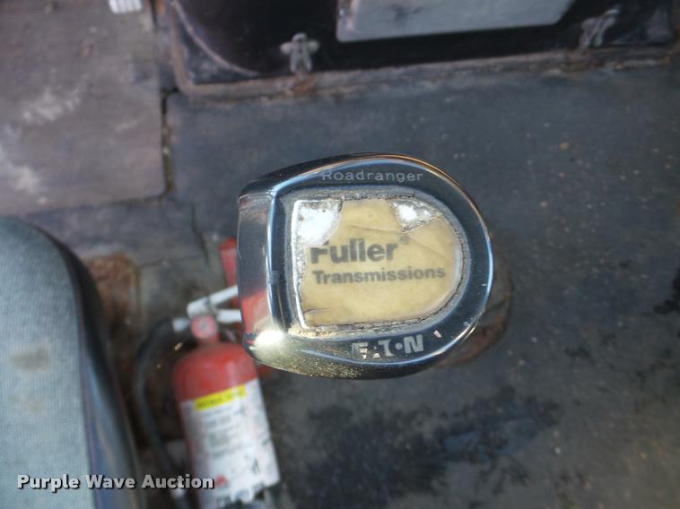 image for item DA1765 1989 Volvo WCM semi truck