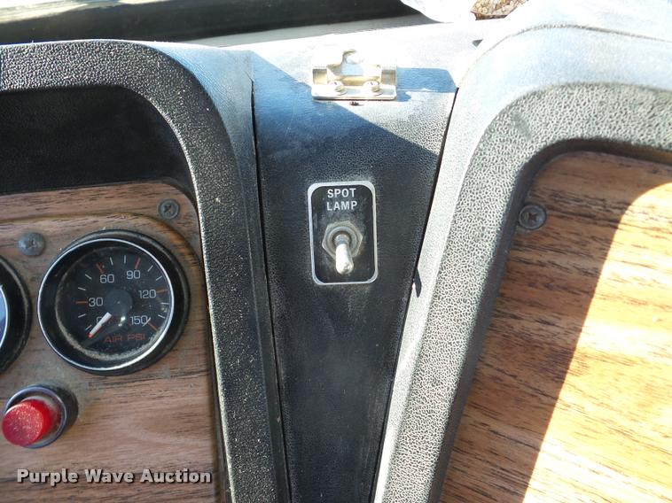 image for item DA1765 1989 Volvo WCM semi truck