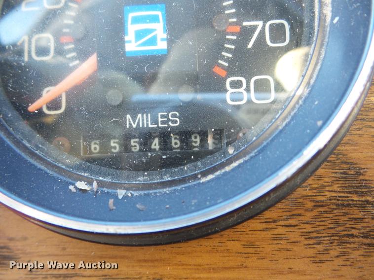 image for item DA1765 1989 Volvo WCM semi truck