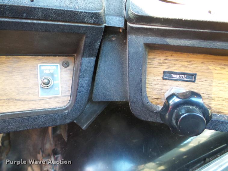 image for item DA1765 1989 Volvo WCM semi truck