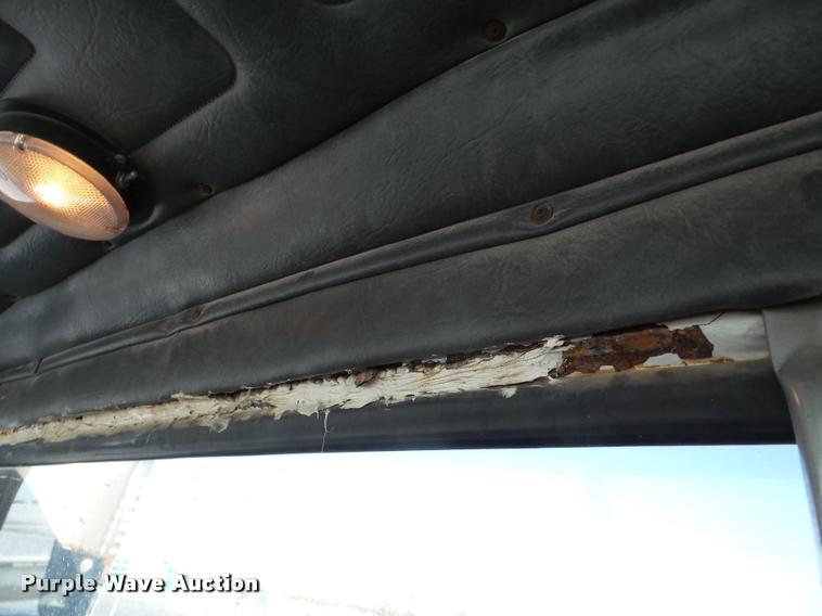 image for item DA1765 1989 Volvo WCM semi truck