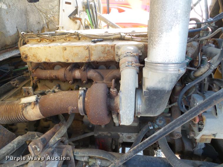 image for item DA1765 1989 Volvo WCM semi truck