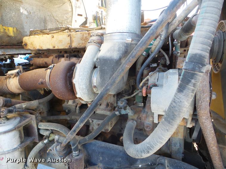 image for item DA1765 1989 Volvo WCM semi truck