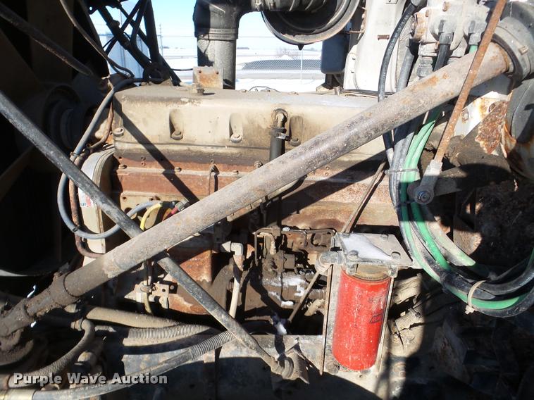 image for item DA1765 1989 Volvo WCM semi truck