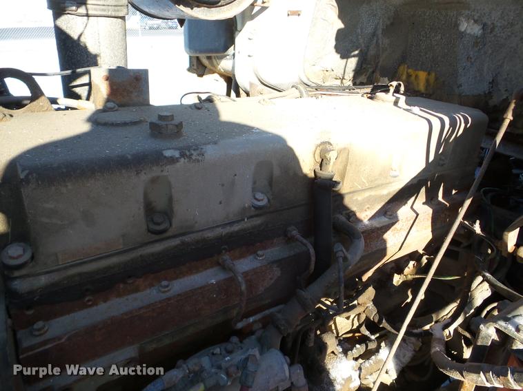 image for item DA1765 1989 Volvo WCM semi truck