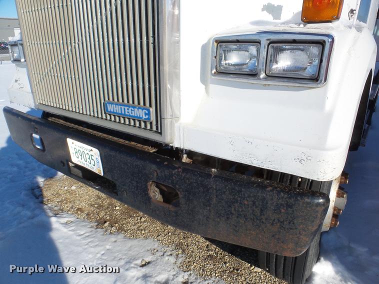 image for item DA1765 1989 Volvo WCM semi truck