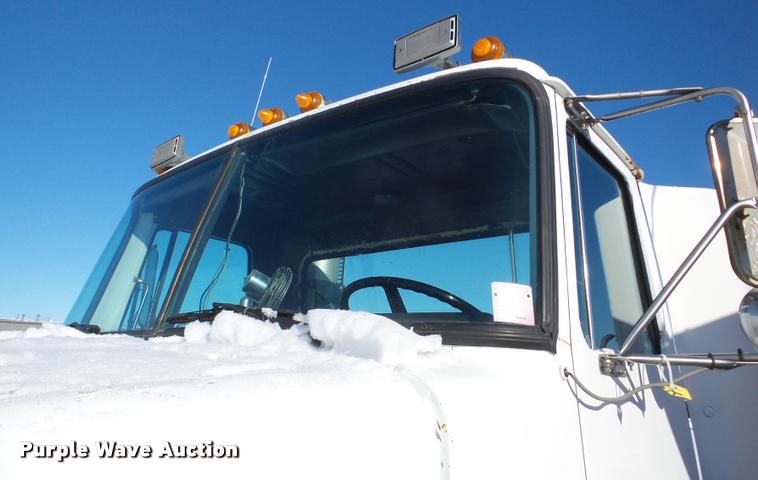 image for item DA1765 1989 Volvo WCM semi truck