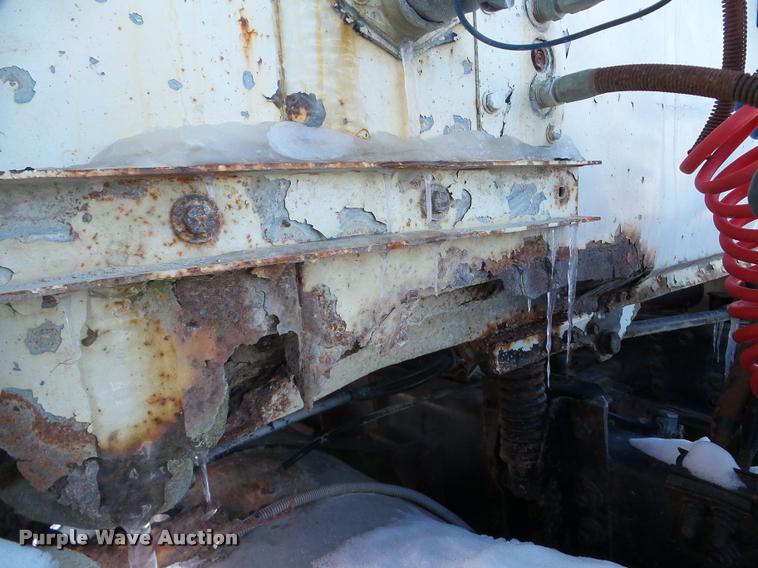 image for item DA1765 1989 Volvo WCM semi truck