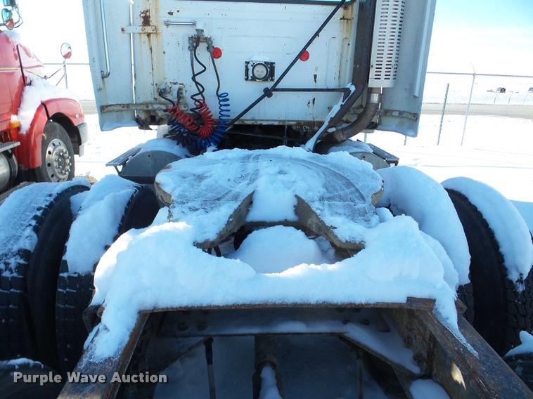 image for item DA1765 1989 Volvo WCM semi truck