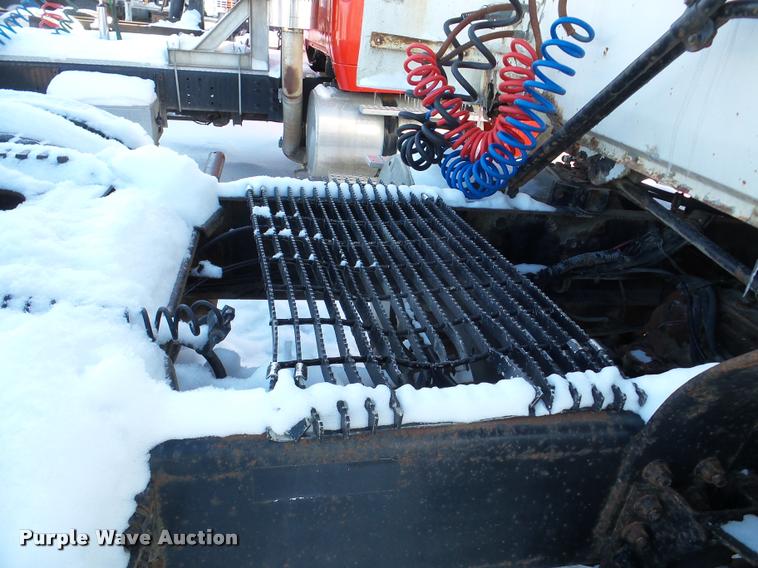 image for item DA1765 1989 Volvo WCM semi truck