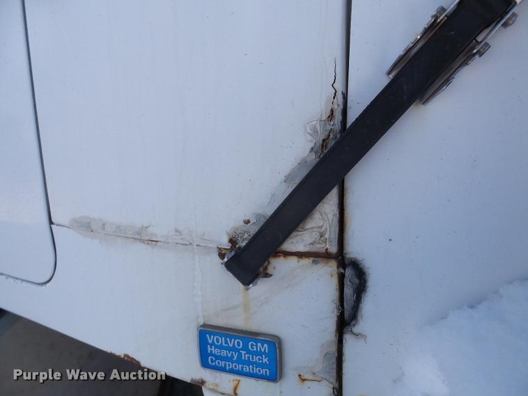 image for item DA1765 1989 Volvo WCM semi truck