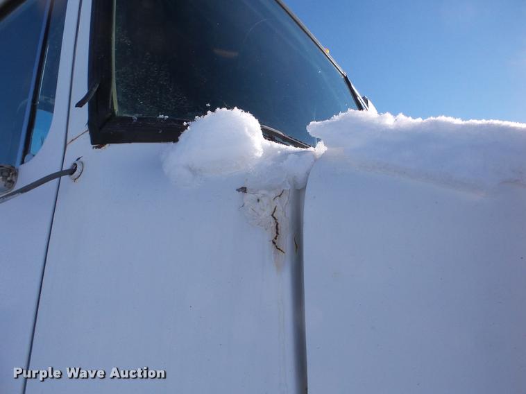 image for item DA1765 1989 Volvo WCM semi truck