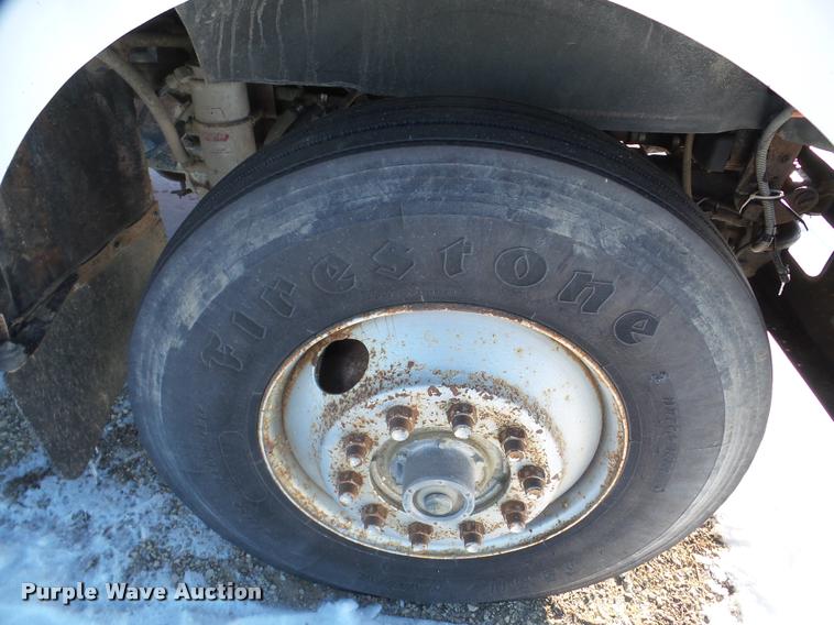 image for item DA1765 1989 Volvo WCM semi truck