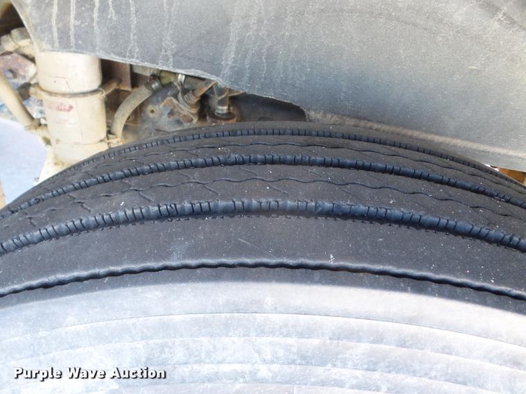 image for item DA1765 1989 Volvo WCM semi truck