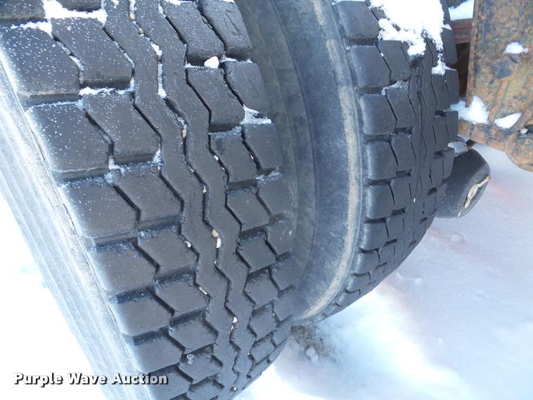 image for item DA1765 1989 Volvo WCM semi truck