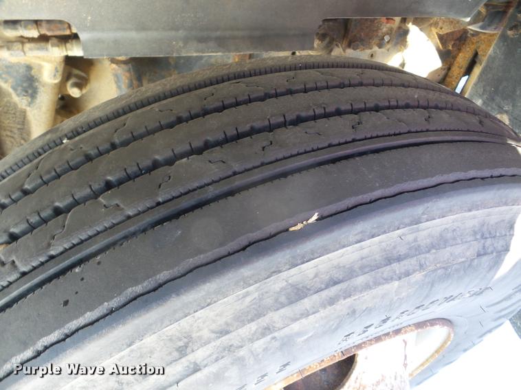 image for item DA1765 1989 Volvo WCM semi truck