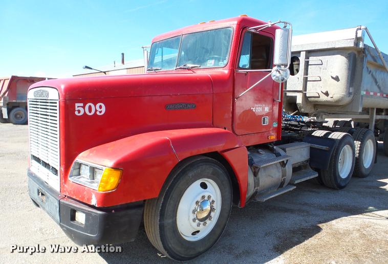 image for item DA1811 1991 Freightliner FLD semi truck