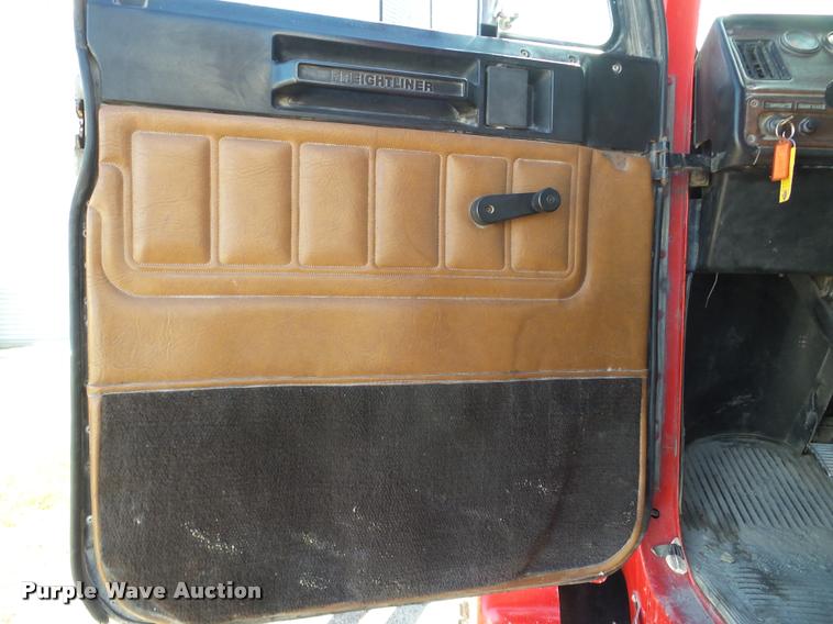 image for item DA1811 1991 Freightliner FLD semi truck