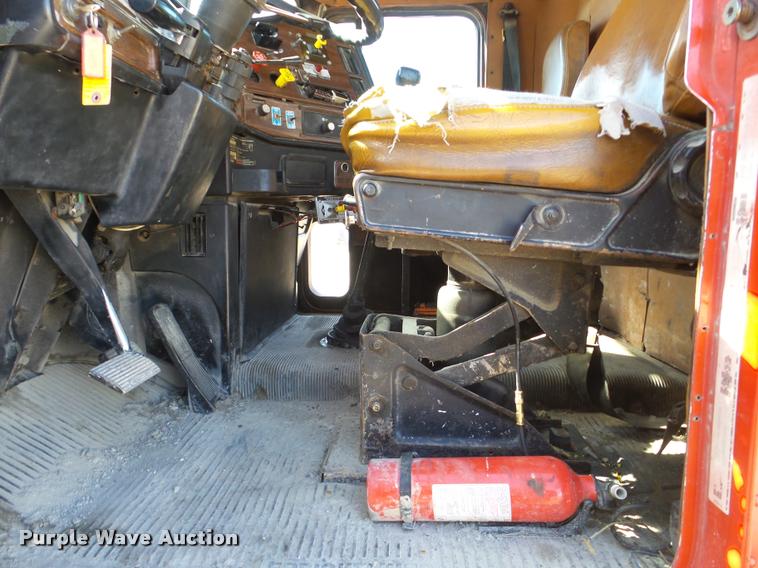 image for item DA1811 1991 Freightliner FLD semi truck