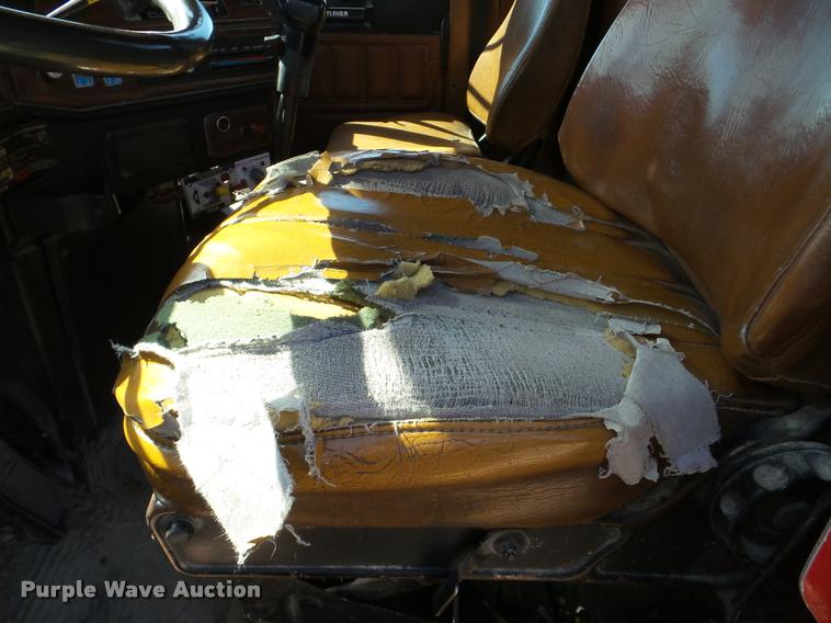 image for item DA1811 1991 Freightliner FLD semi truck