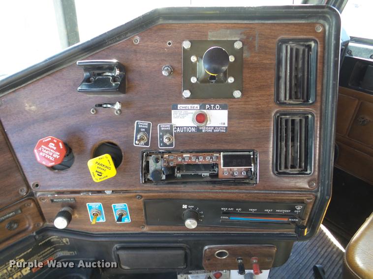 image for item DA1811 1991 Freightliner FLD semi truck