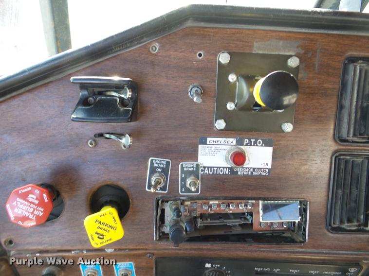 image for item DA1811 1991 Freightliner FLD semi truck