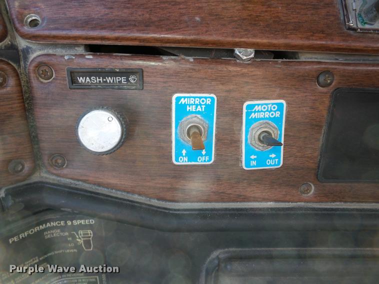 image for item DA1811 1991 Freightliner FLD semi truck