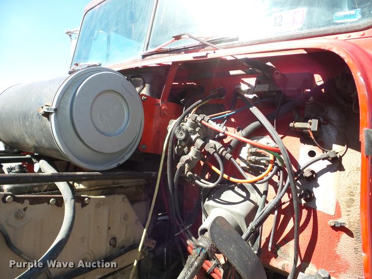 image for item DA1811 1991 Freightliner FLD semi truck