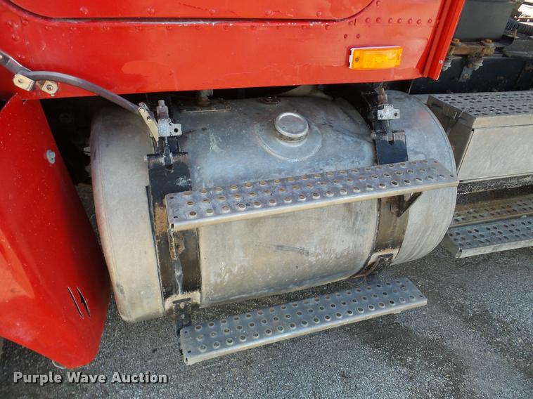 image for item DA1811 1991 Freightliner FLD semi truck