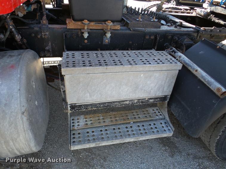 image for item DA1811 1991 Freightliner FLD semi truck