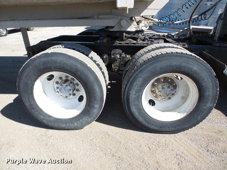 image for item DA1811 1991 Freightliner FLD semi truck