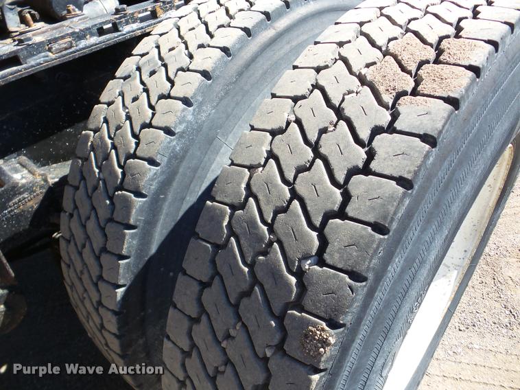 image for item DA1811 1991 Freightliner FLD semi truck