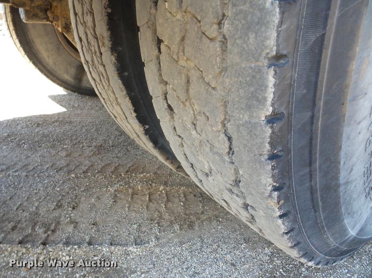 image for item DA1811 1991 Freightliner FLD semi truck