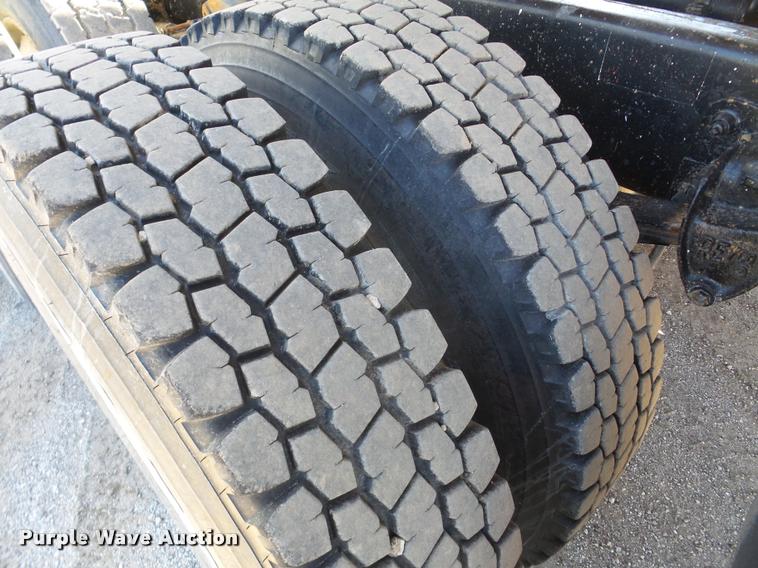 image for item DA1811 1991 Freightliner FLD semi truck