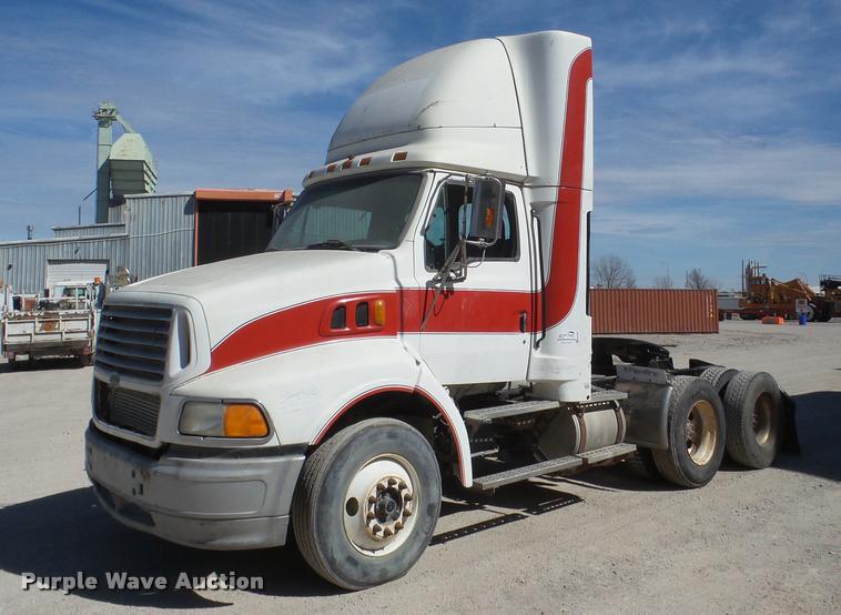 image for item DA7499 1998 Ford AT9513 Aeromax 113 semi truck