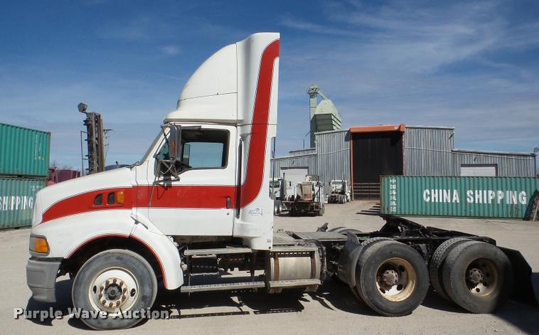 image for item DA7499 1998 Ford AT9513 Aeromax 113 semi truck