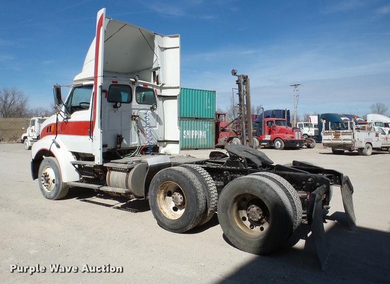 image for item DA7499 1998 Ford AT9513 Aeromax 113 semi truck