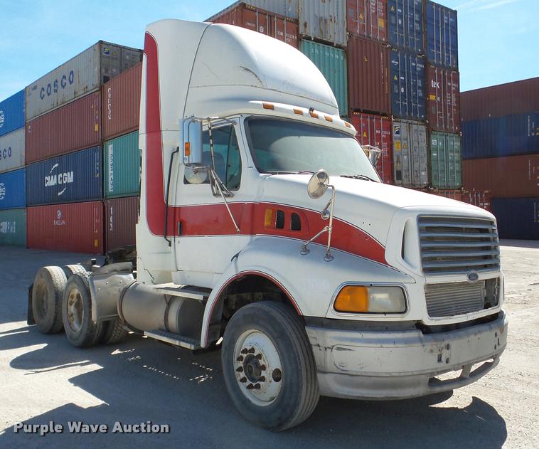 image for item DA7499 1998 Ford AT9513 Aeromax 113 semi truck