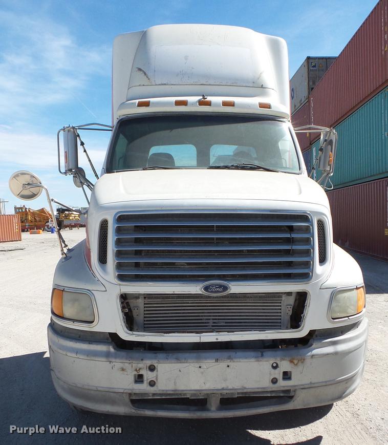 image for item DA7499 1998 Ford AT9513 Aeromax 113 semi truck